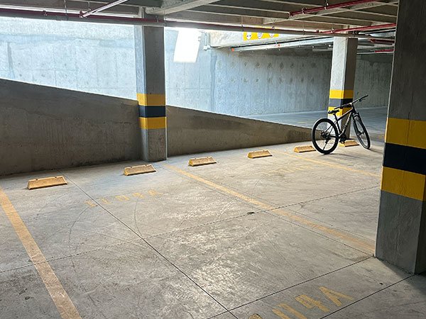 Parqueadero doble lineal en sótano — Jamundí
