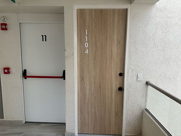 Interior apartamento con balcón — Jamundí